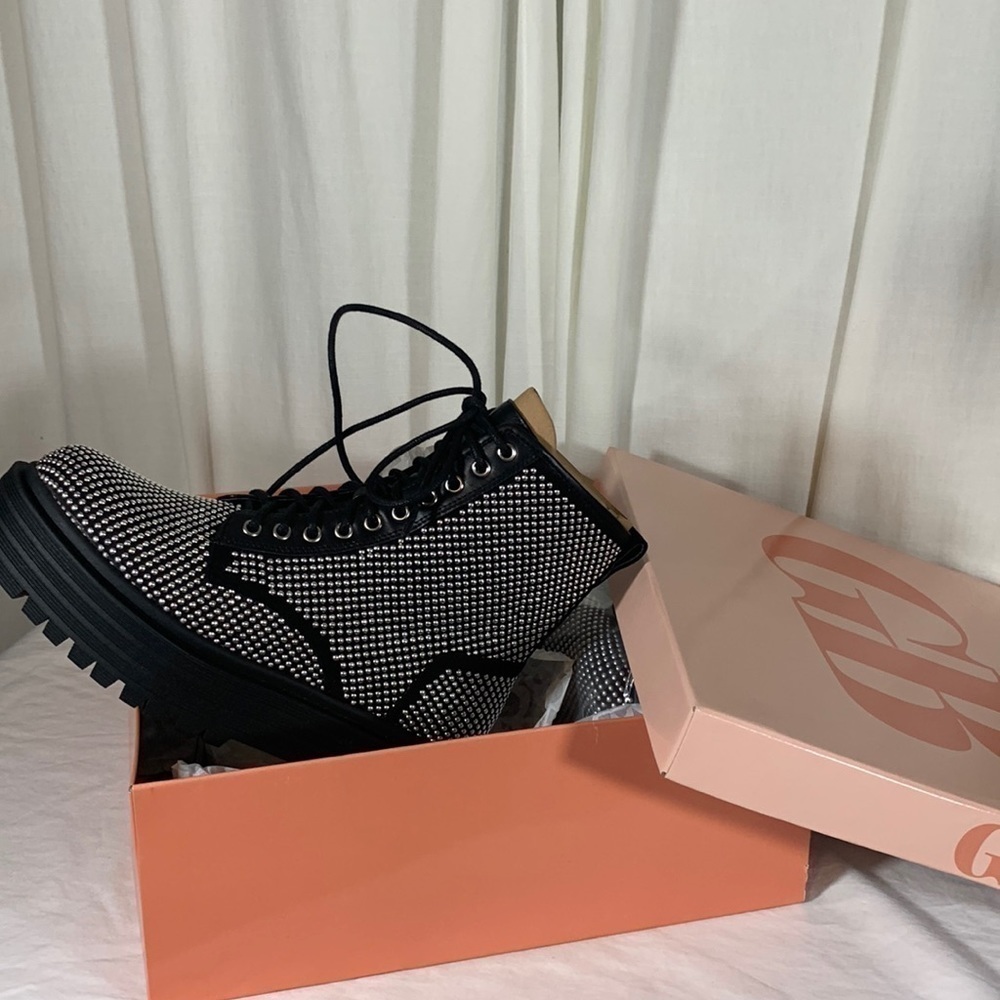 NIB Gianni Bini Non-Stop Studded Chunky Lug Sole Platform Booties, 8M - Picture 2 of 11